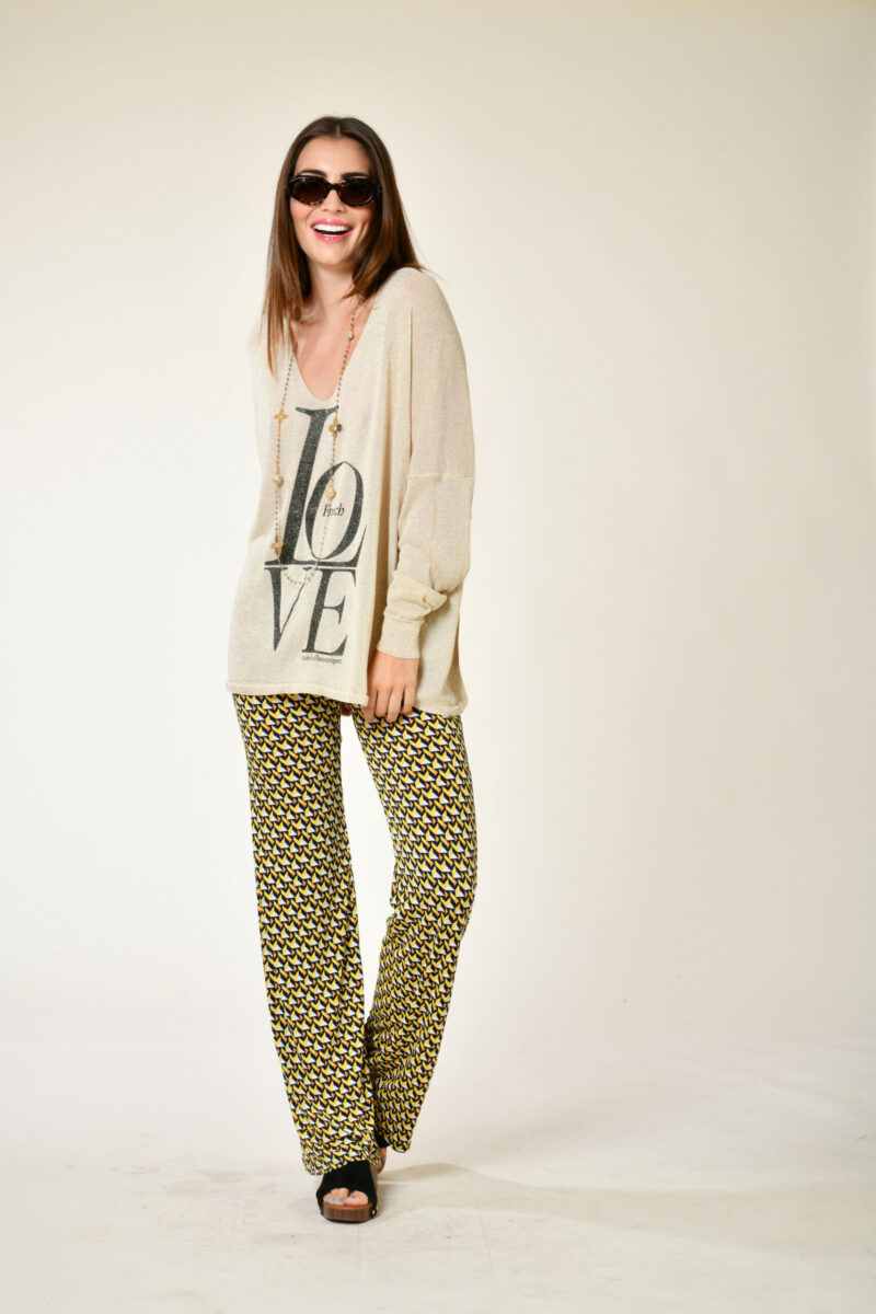 Pull glam - French love - Beige . Pantalon st tropez Byblos jaune. Au soleil saint tropez Printemps 2024 . Taille unique