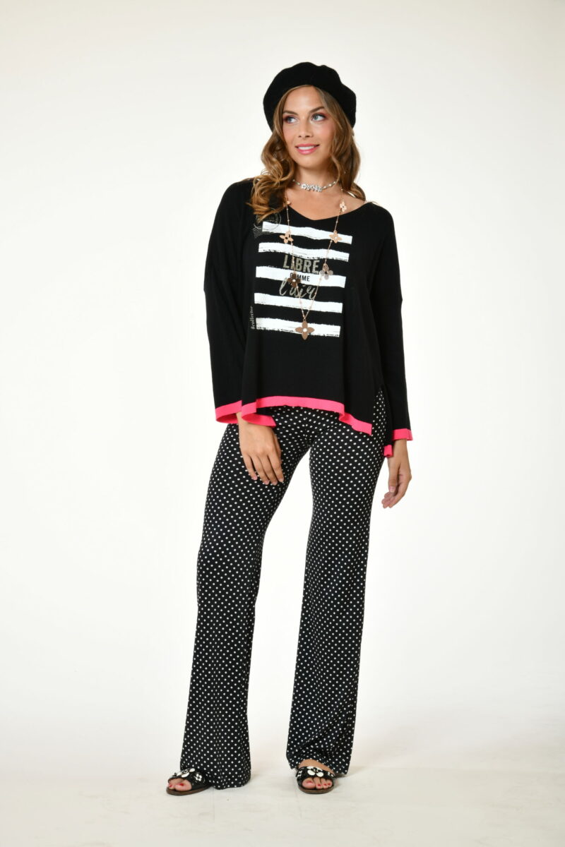 Pull crushy - Libre - Noir . Au soleil saint tropez Printemps 2024 . Col V . Bande colorée . Sérigraphie Libre . Taille unique