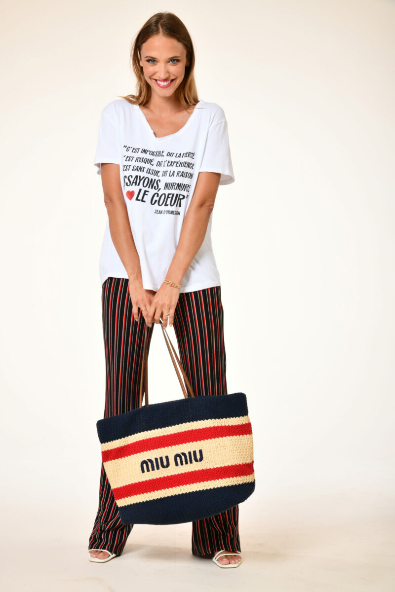 Tshirt chéri - Fierté - Blanc . Au soleil saint tropez Printemps 2024 . Col V . Frange . Sérigraphie Fierté . Taille unique