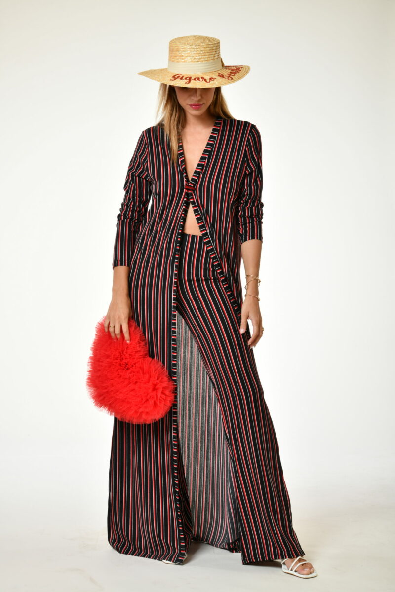 gilet virgil long riviera rayé rouge et noir . Au soleil saint tropez Printemps 2024 .