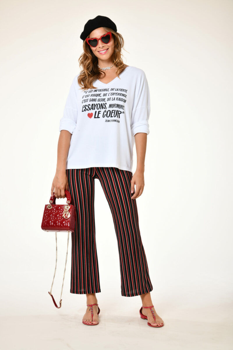 Tshirt bisou - Fierté - Blanc . Au soleil saint tropez Printemps 2024 . Sérigraphie Fierté . Taille unique