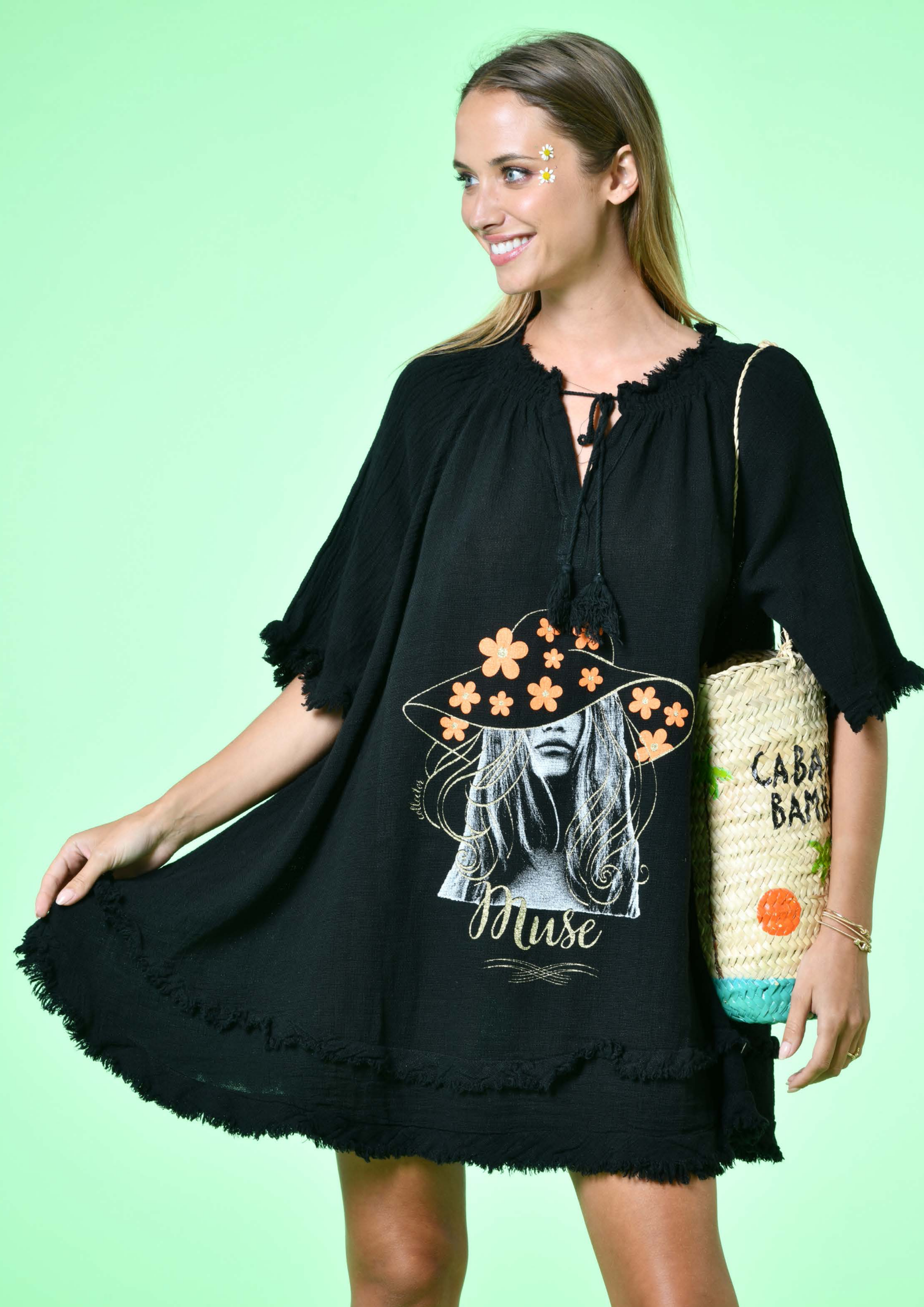 Robe Lagon. BB Muse. Noir . Robe manches courtes. Lin. Volants et Pompom . Bas Franges . Summer 2024 . Taille unique