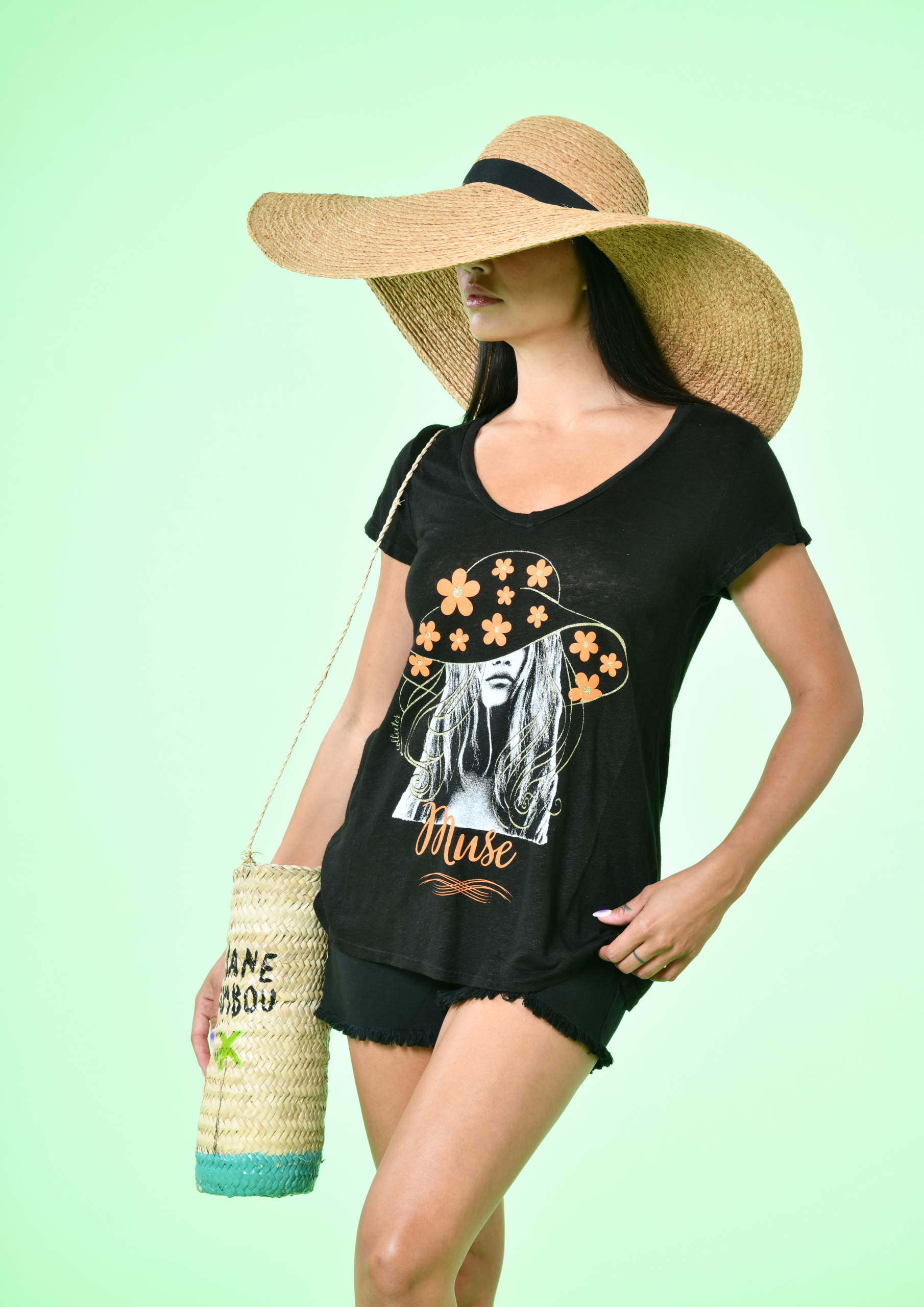 T-shirts Muse - Sérigraphie BB Muse - noir - été 2024 . Col V . Matière Lin . Taille Unique Découvrez la collection summer 2024 de prêt à porter femme de la marque française Au soleil de saint Tropez. Des modèles uniques.