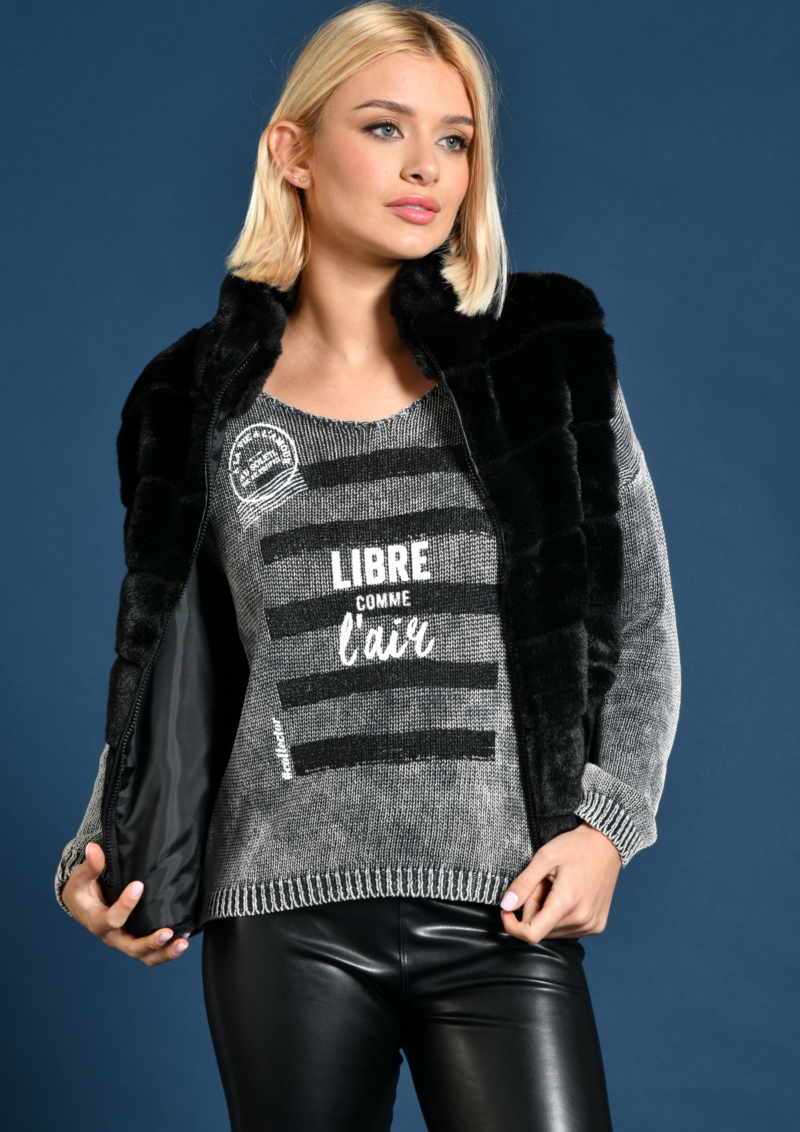 gilet matignon sans manche fourrure vegan - noir . Pull bistro used sérigraphie libre bleu . Au soleil saint tropez Hiver 2024 .