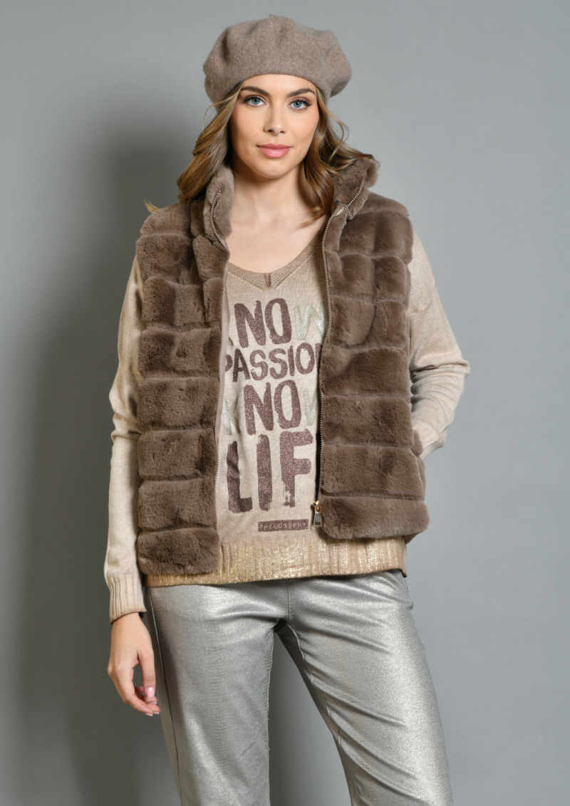 Gilet Matignon fourrure vegan Manches courtes Camel Découvrez la collection hiver 2024 de prêt à porter femme de la marque française Au soleil de saint Tropez.