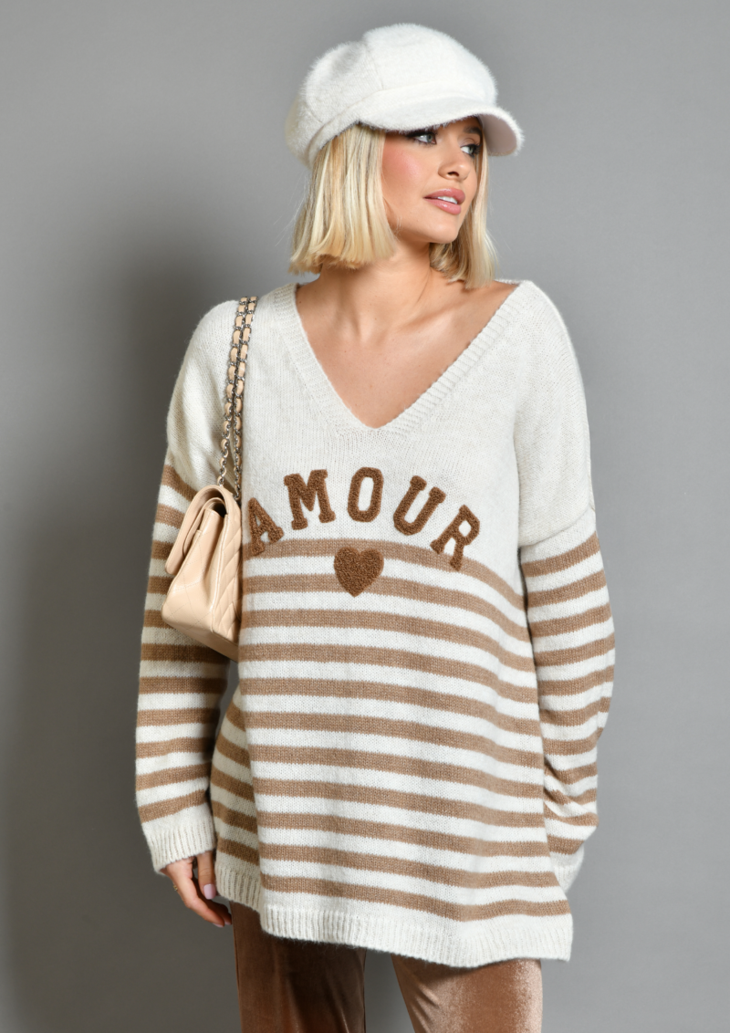 Pull montaigne marrinière amour beige Découvrez la collection hiver 2024 de prêt à porter femme de la marque française Au soleil de saint Tropez.