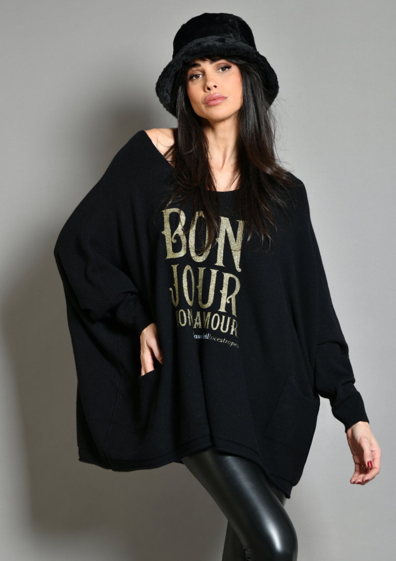 Pull noir sorbone - Sérigraphie Bonjour mon amour . Double poches . Découvrez la collection hiver 2024 de prêt à porter femme de la marque française Au soleil de saint Tropez.