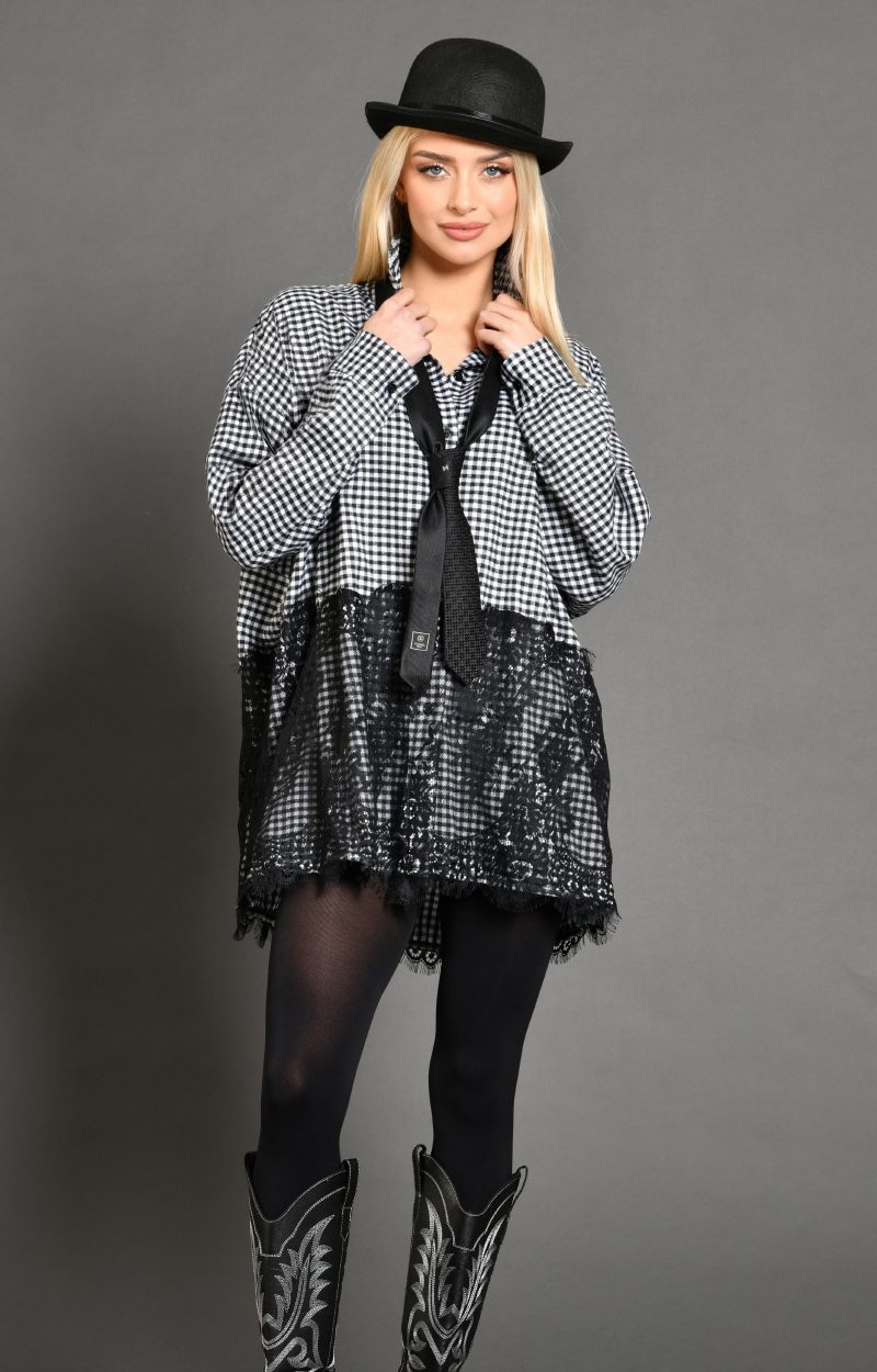 Chemise Vichy Diamond - Dentelles en bas - Taille unique Découvrez la collection hiver de prêt à porter femme de la marque française Au soleil de saint Tropez. Ausoleil vous amène à New York dans le quartier de Harlem avec la soul music & le jazz. Des modèles uniques. Les accessoires ne peuvent être vendus. Look accessoirisé et inspiré par Au Soleil