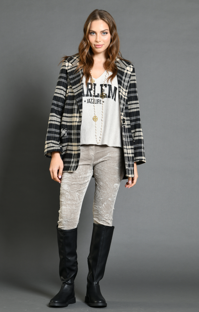 Pantalon concert beige. Découvrez la collection hiver de prêt à porter femme de la marque française Au soleil de saint Tropez. Ausoleil vous amène à New York dans le quartier de Harlem avec la soul music & le jazz.